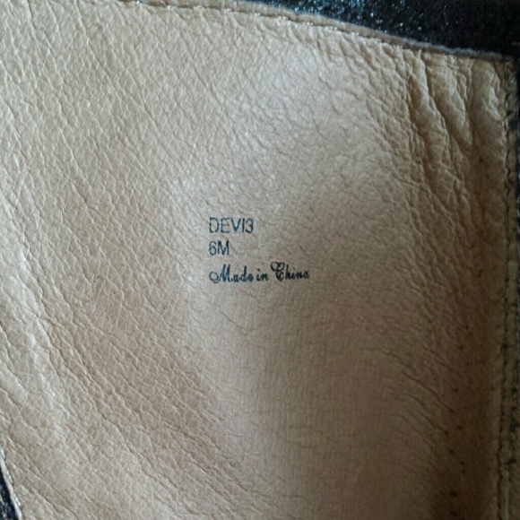 Donald J Pliner DEVI3 Boots - Picture 2 of 4