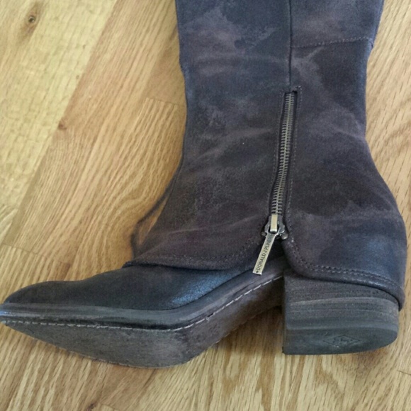 Donald J Pliner DEVI3 Boots - Picture 3 of 4