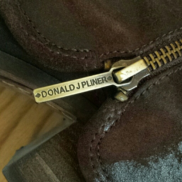 Donald J Pliner DEVI3 Boots - Picture 4 of 4