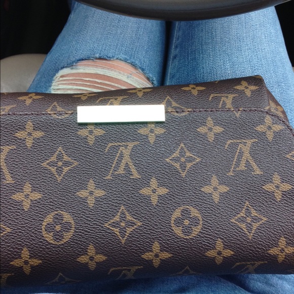 Just sharing!! Louis Vuitton my Favorite. ππ - Picture 3 of 3