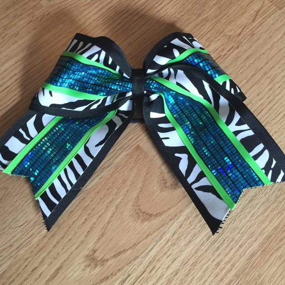 Oversized cheer bow!