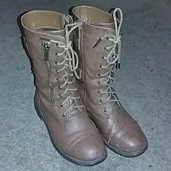 Combat boots