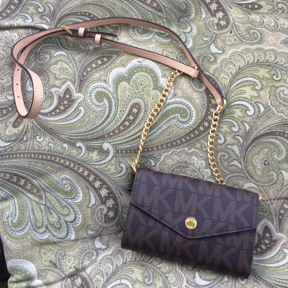 Michael Kors Handbags - Beautiful michael kors saffiano wallet bag