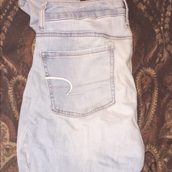 Jegging jeans, light blue colored.