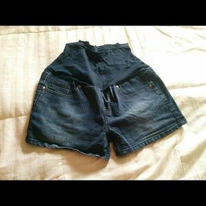 Large Maternity shorts with bling on back pocket