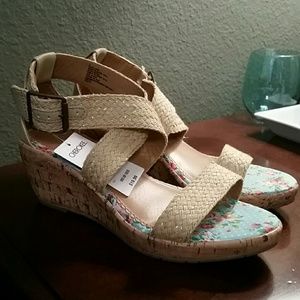 Gold braid low wedge