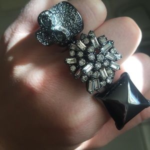 3 finger ring with the scull