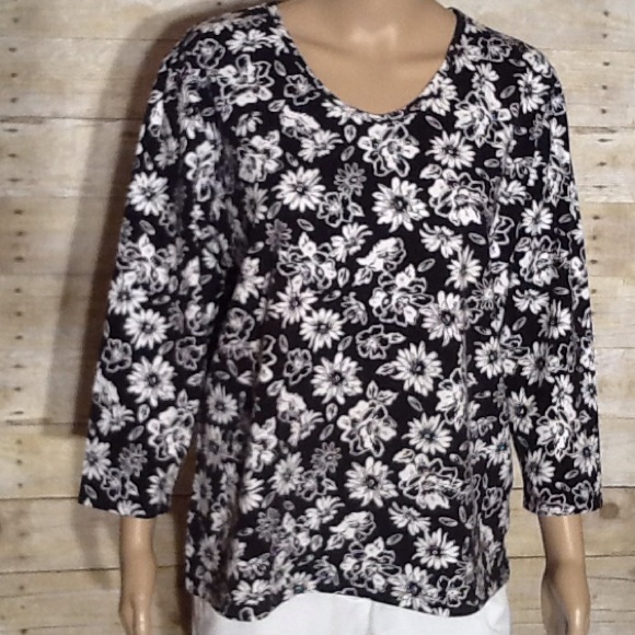 Croft & Barrow Tops - Pretty Black & White Top 3/4 Length Sleeves