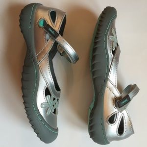 Brand new never worn Jambu big girls size 4