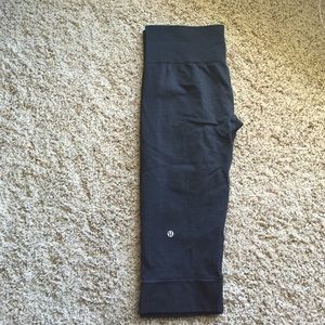 Size 12 Lululemon cropped workout pants
