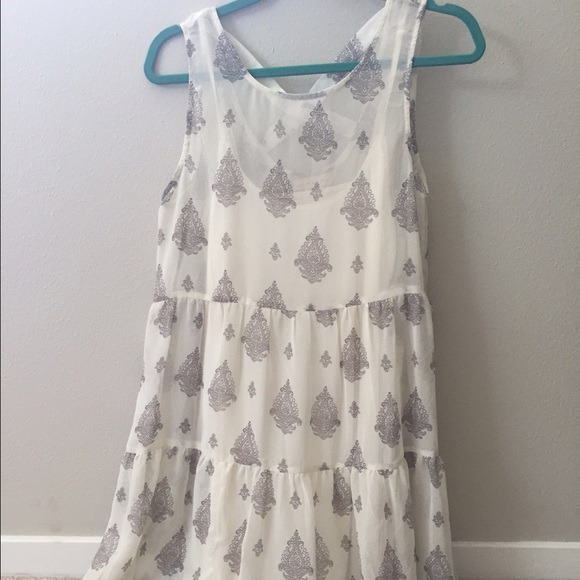 Beautiful grey paisley print dress!