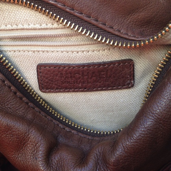 Mint condition michael Kors leather purse - Picture 2 of 4