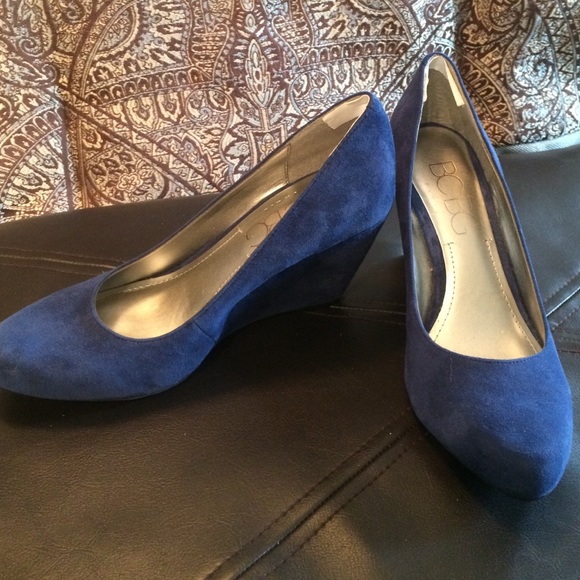 BCBG blue suede wedges size 5 1/2 M