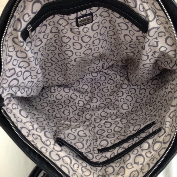 🍁Additional pictures of Guess Bag🍁