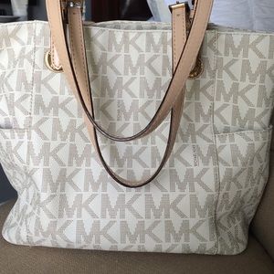 Michael Kors East/West Signature Tote in cream