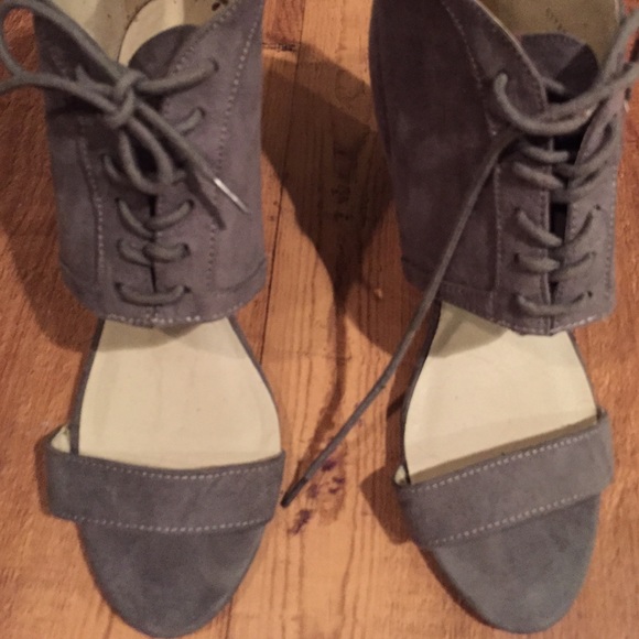 Gray wedged bootie size 9
