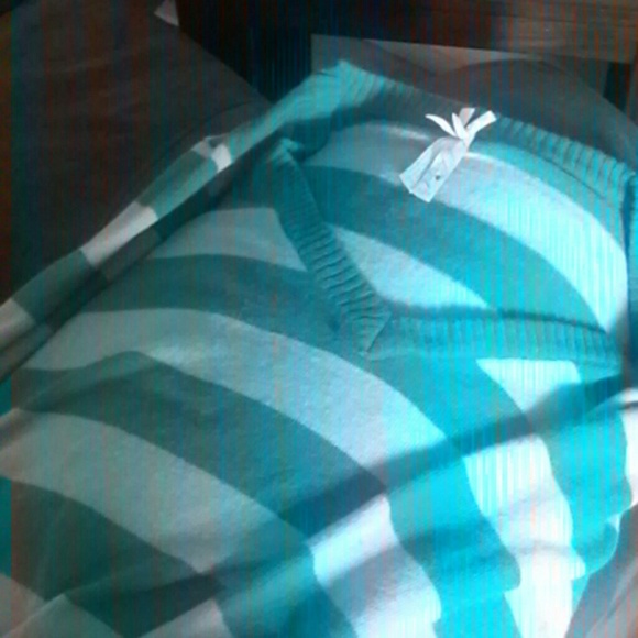 Derek heart sweater - Picture 2 of 4