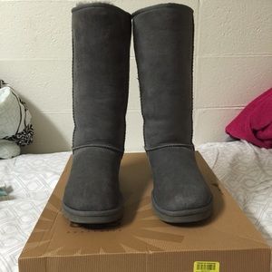 Grey Uggs size 9 perfect condition