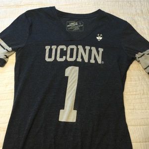 Form fitting UCONN T