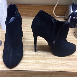 Black Melika Steve Madden booties 7.5