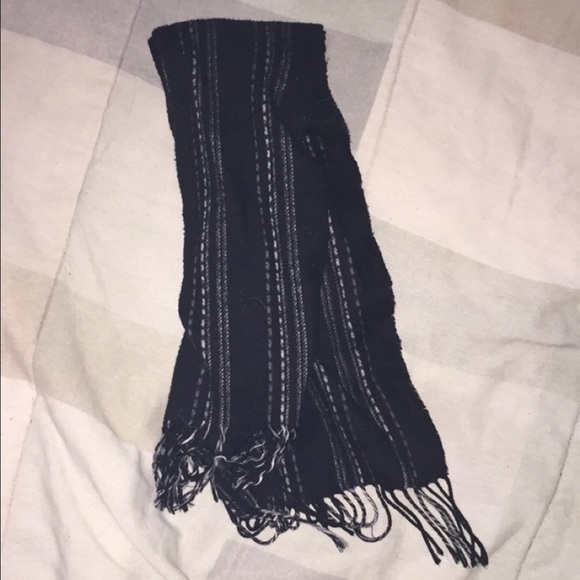 Black and white scarf