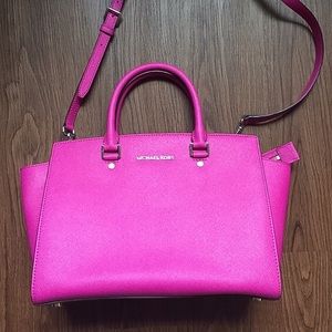 Spring Sale 🌷Authentic 💯 Michael Kors Selma bag