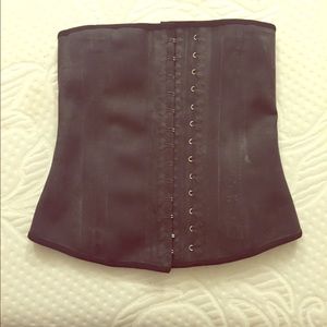 Waist trainer