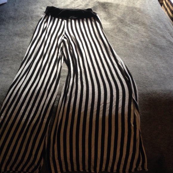 Stretchy black and white pants with blackband
