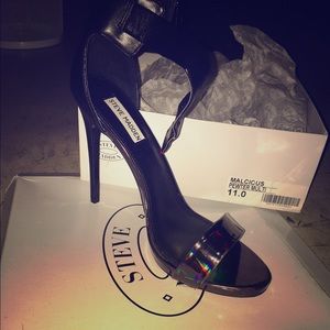 Steve Madden Size 10 Open Toe high heel Shoe.