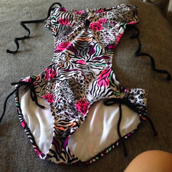 Op very sexy one piece bathing-suit