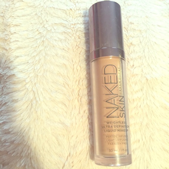 Naked liquid make up foundation 🎀