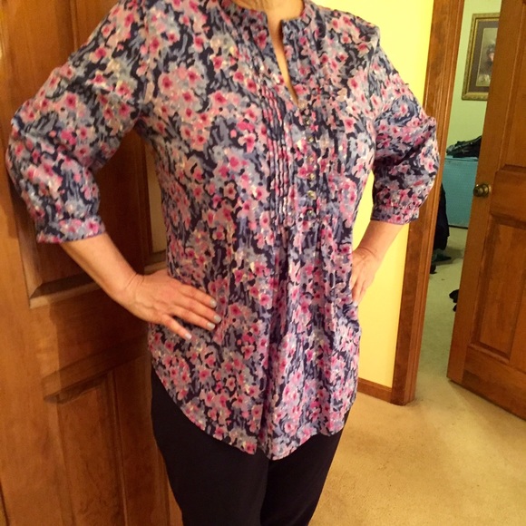 Beautiful, cotton, print tunic with pin tucks!