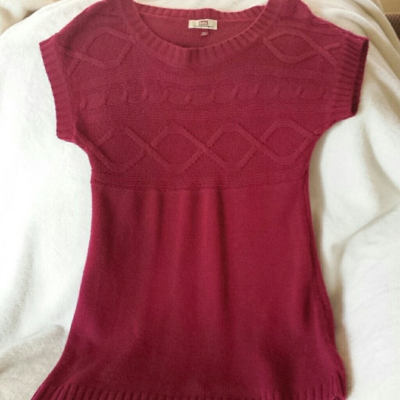 Short sleeve sweater