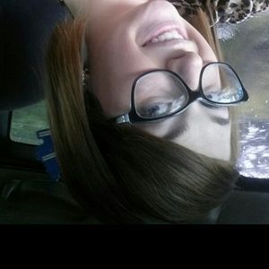 Meet your Posher, Leila