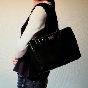 Sold 🍎 Kate spade small reena tote