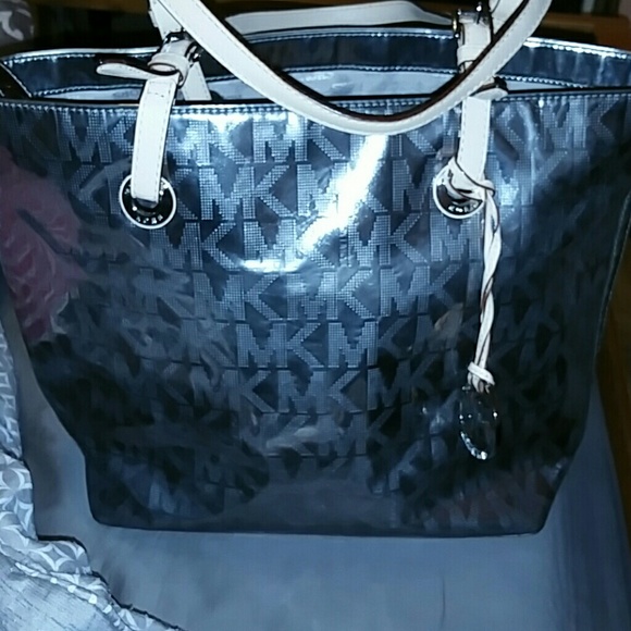 Stylish Authentic MK Bag!