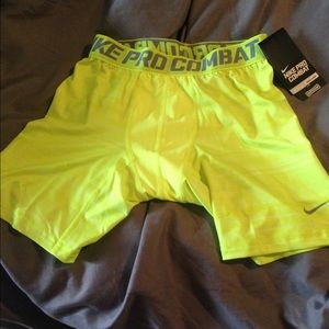 Boys Nike pro combat compression shorts size small