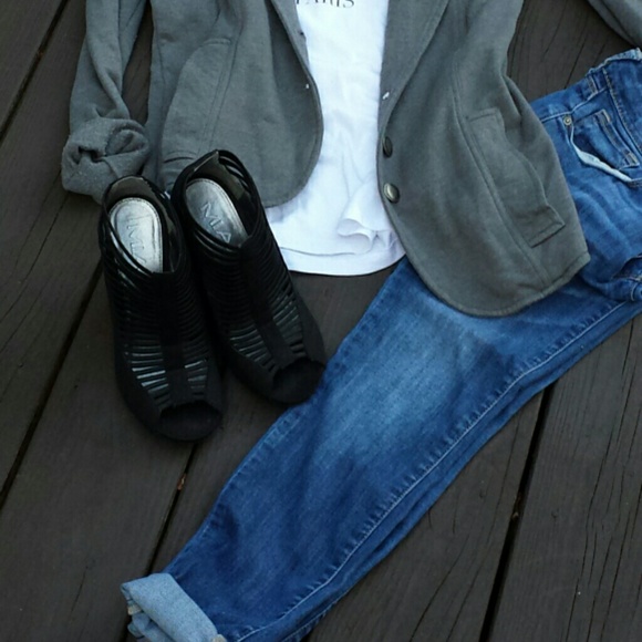 Black wedges
