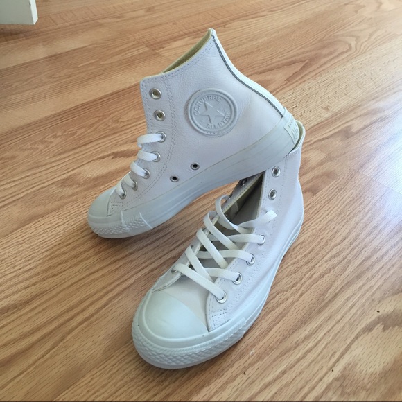 Brandnew white all leather high top converse size6