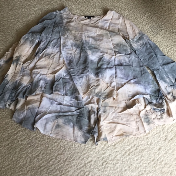 Long sleeve hi low tie dye shirt size small