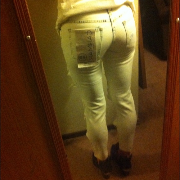 SOLD NWT LF Carmar distressed jeans - Picture 3 of 3