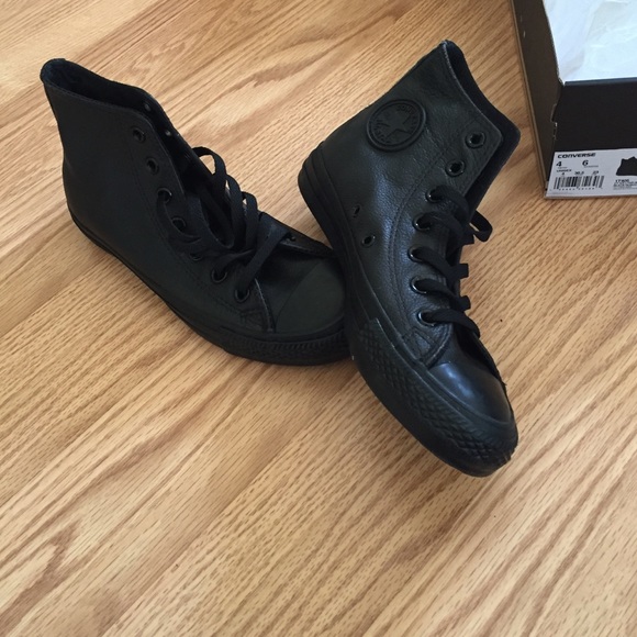 Brandnew black all leather high top converse size6