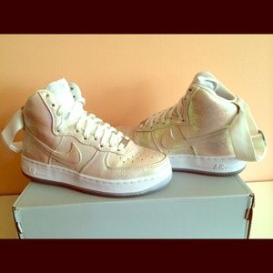 Nike Women Air Force ones sz 6