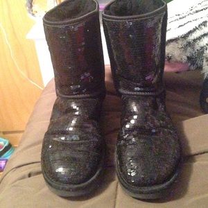 Black ugg boots