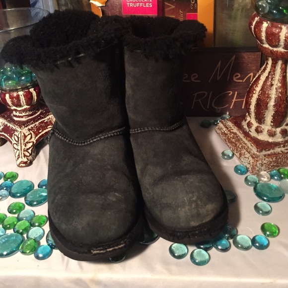 UGG Boots - Picture 2 of 4