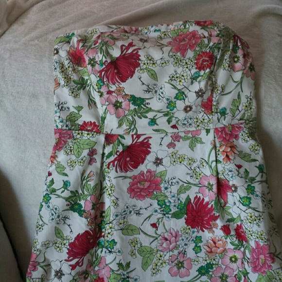 Summer sleeveless dress. Rubber lining on top.