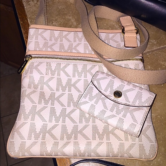 Michael Kors Vanilla jetset cross-body purse
