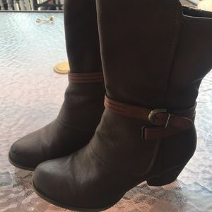 Roxy mid ankle boots