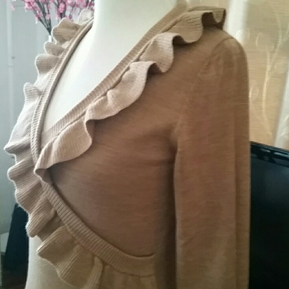 Banana Republic Ruffled Sweater - Picture 3 of 4