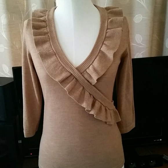 Banana Republic Ruffled Sweater - Picture 4 of 4